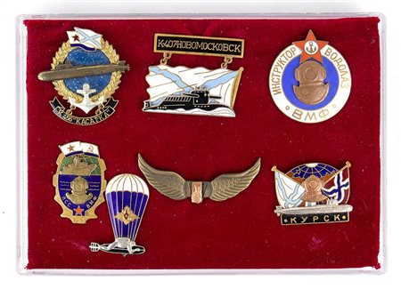 Lotto di sei distintivi di marina Sovietici e russi