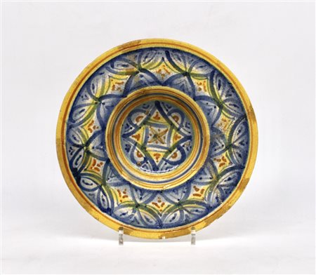 Antico piatto in maiolica