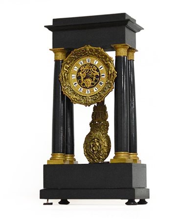 RENAUD AINE ROUEN. Orologio a portico in legno ebanizzato e bronzo dorato e ces