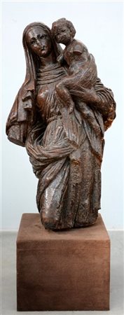 Antitca scultura lignea raffigurante Madonna con Bambino (h. cm 126) poggiante