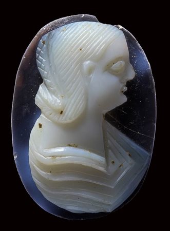 A late roman onyx cameo. Female bust. 