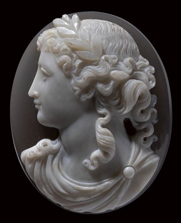 A neoclassical french two-layers agate cameo. Bust of Apollo. 