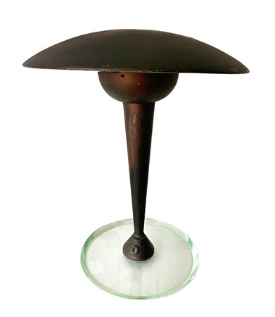 Lampada da tavolo, produzione italiana. Con struttura in ottone e base in...