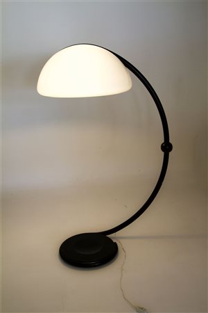 Lampada da terra, Martinelli, Mod. Cobra., struttura in metallo laccato nero,...