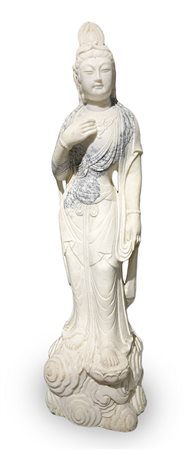 Statua in marmo bianco raffigurante divinità orientale, Cina, inizi XX...