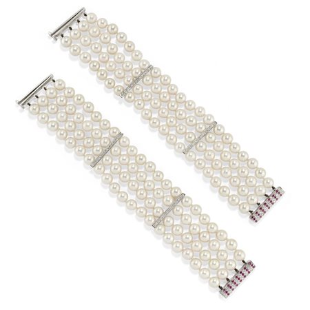 Coppia di bracciali con perle, rubini e diamanti