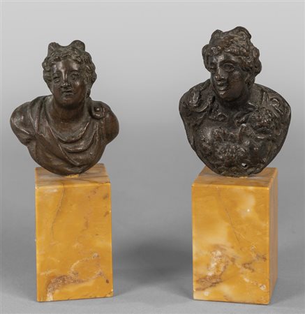 Busti femminili, coppia di bustini in bronzo a 