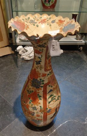 Vaso in porcellana, Giappone sec.XIX<br>h.cm.63, 