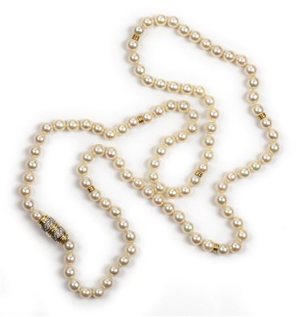 Collana modello Chanel composta da perle 