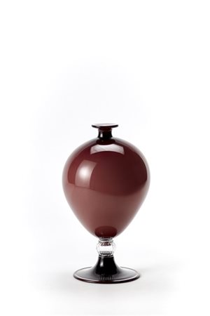 Venini Vaso modello "Veronese". Murano, 2011. Vetro incamiciato ametista e vetro