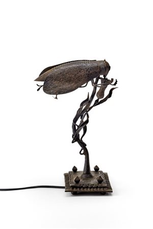 Alessandro Mazzucotelli (Attribuito)
Lampada da tavolo in ferro battuto raffigur