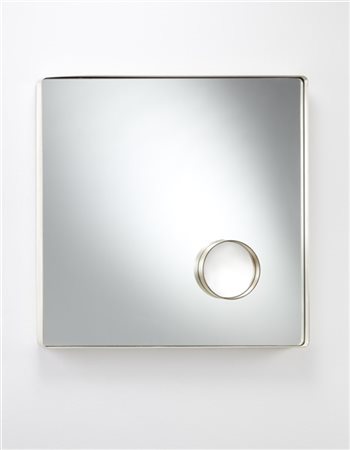 Lino Sabattini Specchio con cornice di ottone argentato con inclusione di lente.