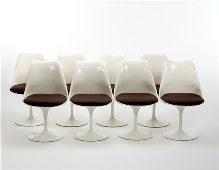 Eero Saarinen (Attribuito)Gruppo di otto sedie modello "Tulip". probabile produ