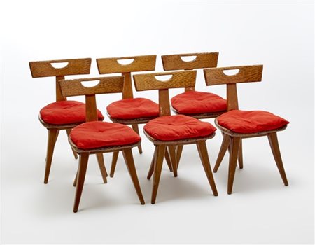 Lotto composto da sei sedie in legno massello di castagno intagliato e lavorato