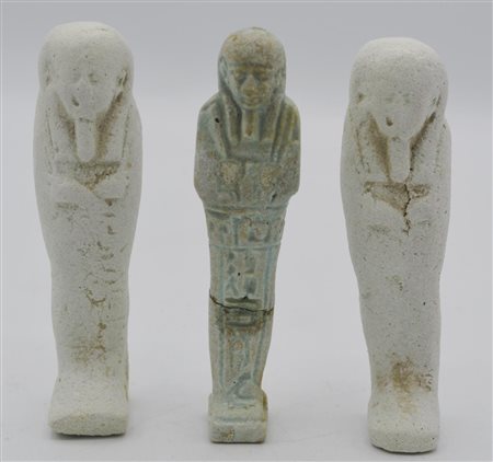 TRE USHABTI DATAZIONE: Epoca Tarda 716-30 a. C. MATERIA E TECNICA: faience...