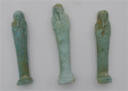 TRE USHABTI DATAZIONE: Epoca Tarda 716-30 a. C. MATERIA E TECNICA: faience...