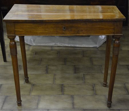 Tavolino scrittoio in ciliegio cm.87,5x42,4x78, XIX secolo