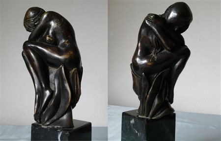 Anonimo - Figura femminile - Scultura in bronzo e base in marmo h.cm.18