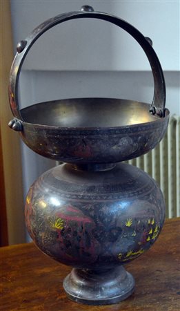 Arte orientale - Vaso con manico in metallo dipinto cm. 35x70