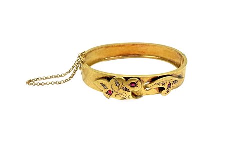 Bracciale in oro giallo con applicazioni in oro rubini e perle. Gr 18.4