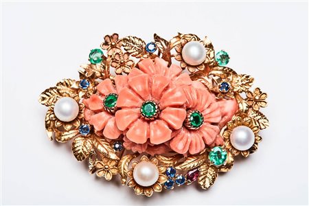 Spilla-pendente in oro, corallo Cerasuolo, smeraldi, zaffiri, rubino e perle - Italia XX secolo