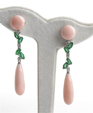 Orecchini in smeraldi, diamanti e corallo rosa - Manifattura Guarracino, Torre del Greco   