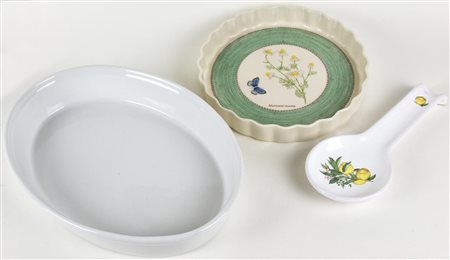 LOTTO DI CERAMICHE composto da: - tortiera Wedgwood serie Sarah's Garden...