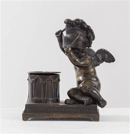 Calamaio in bronzo. Francia, prima metà del XIX secolo. Raffigurante putto...