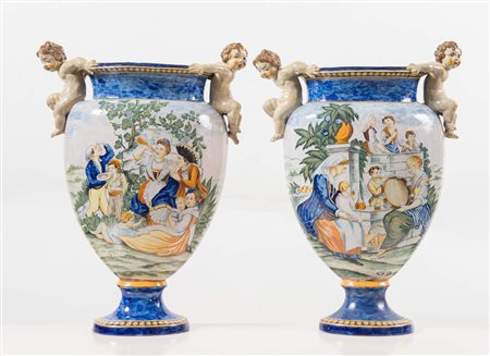 Coppia di vasi in maiolica policroma. Italia, prima metà del XX secolo....