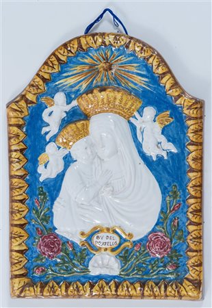 Madonna, placca devozionale in maiolica. Imola, XX secolo. Cm 40x30. (difetti)