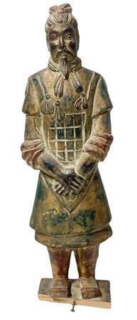 Scultura in legno policroma raffigurante personaggio in vesti orientali,...