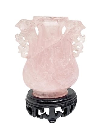 Piccolo vaso in quarzo rosa con base in legno. H cm 12