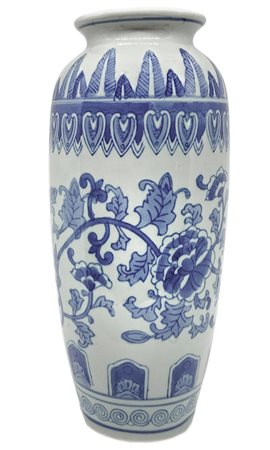 Vaso cinese nei toni del bianco con decorazioni floreali blu, XX secolo. H cm...
