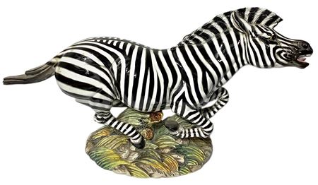 Ronzan, scultura in terraglia raffigurante Zebra. H cm 30. Lunghezza cm 54.