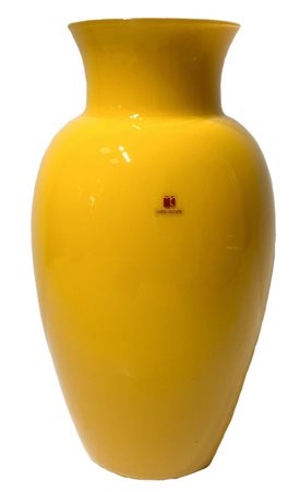 Vaso in vetro di Murano incamiciato a forma di balaustra colore giallo,...