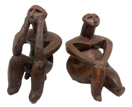Coppia di figure in terracotta, pensatori di Hamangia, anni '50. H cm 11