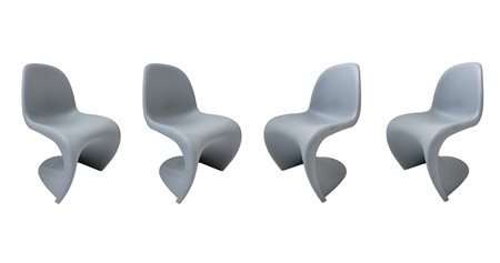 Vitra, disegno Panton. N. 4 sedie in plastica termo formata nei toni del grigio. Firma alla base.