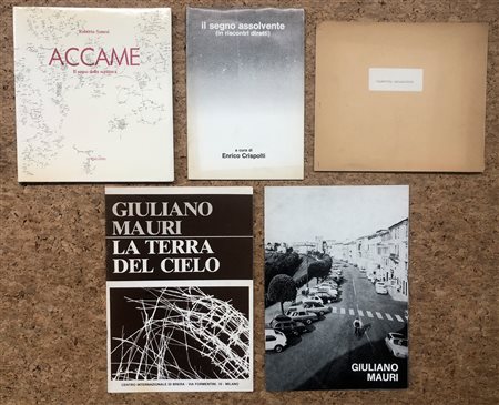 ARTE CONCETTUALE E POESIA VISIVA (ACCAME, BERARDINONE, GIULIANO MAURI,
COLLETTIVA) - Lotto unico di 5 cataloghi