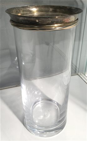Manifattura Cartier Paris, vaso cilindrico in cristallo con bordo in argento 92