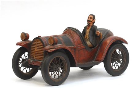 Modello di automobile d'epoca in metallo e resina policroma, pneumatici in gomm