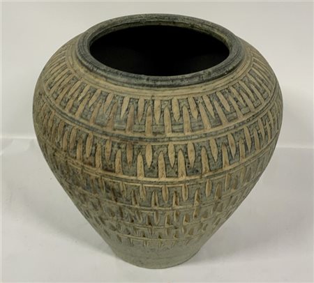 Arte orientale, vaso in terracotta e decoro geometrico (difetti)
(h. 30 cm.)