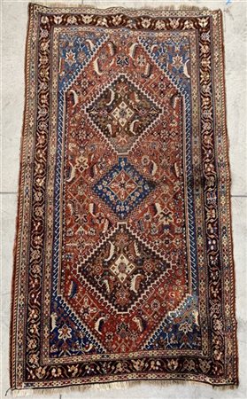 Tappeto Qashqai, Persia, fine Secolo XIX. Decoro con tre medaglioni romboidali