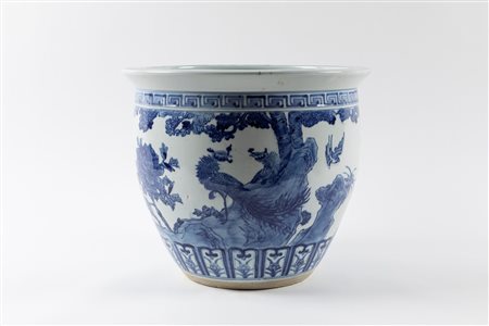 Grande cachepot in porcellana bianca e blu decorata con paesaggio e uccelli, Cina secolo XX