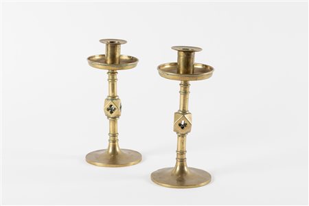 Coppia di candelabri neogotici in bronzo, Germania secolo XIX