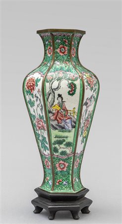 Vaso in metallo smaltato, Cina sec.XIX<br>h.cm.23