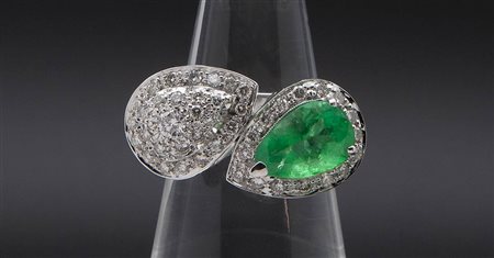 Anello con smeraldo e diamanti 