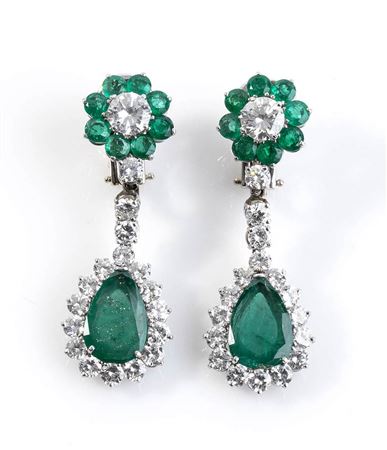 Orecchini pendenti  con smeraldi e diamanti 