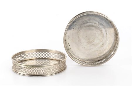 Lotto composto da caffettiera  inglese in argento 925/1000 - Londra, 1924 e portafrancobolli inglese in argento 925/1000 - Birmingham 1899