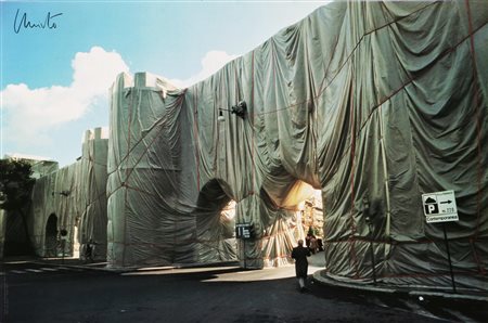 CHRISTO (n. 1935) The Wall - Wrapped Roman Wall, 1974. Poster. Cm 64x96....