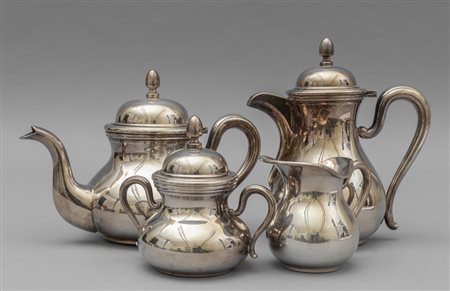Servizio da thè in argento composto da quattro 